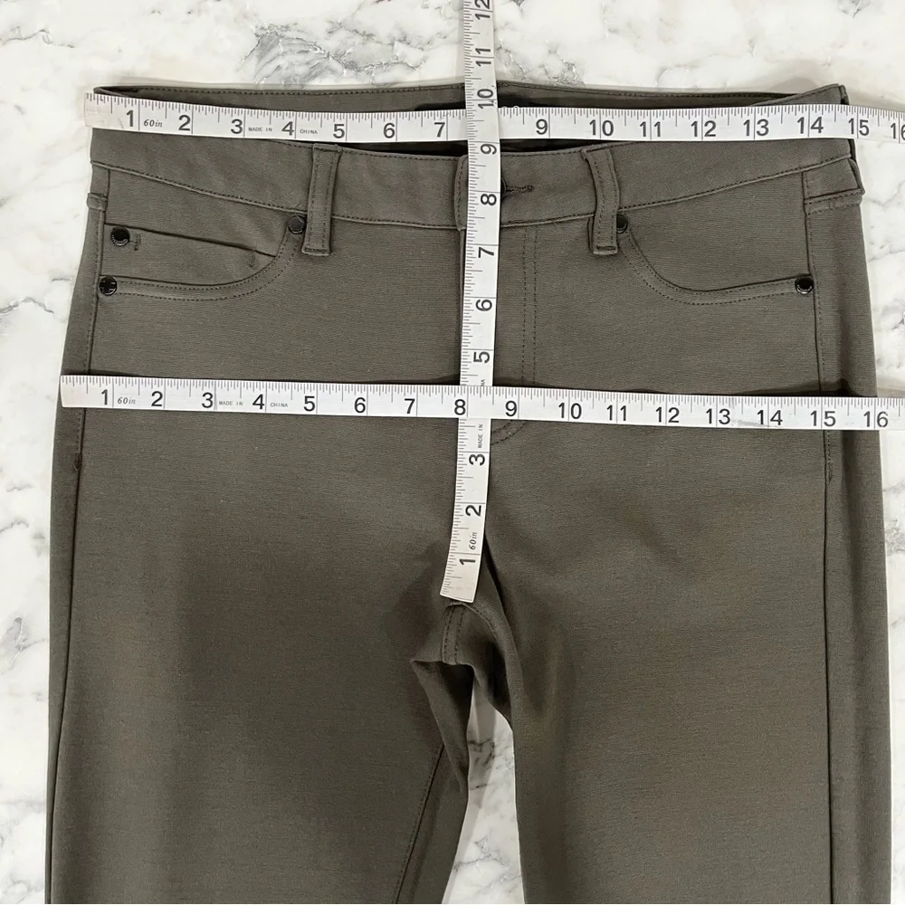Stitchfix Liverpool olive green button front ponte knit skinny pants size 6
